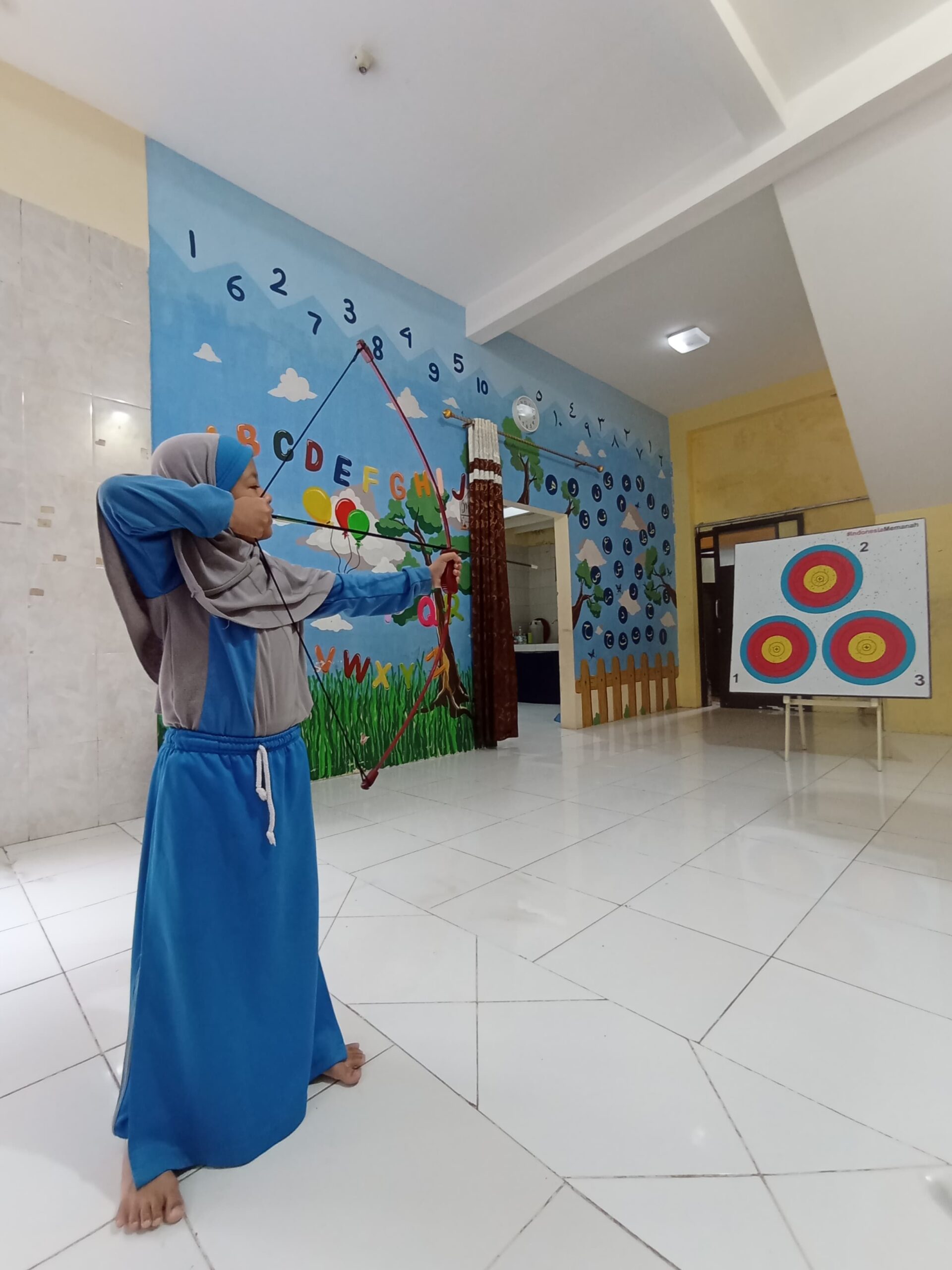 Santri TAUD latihan memanah